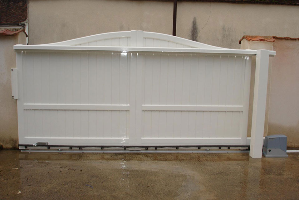 portail pvc blanc